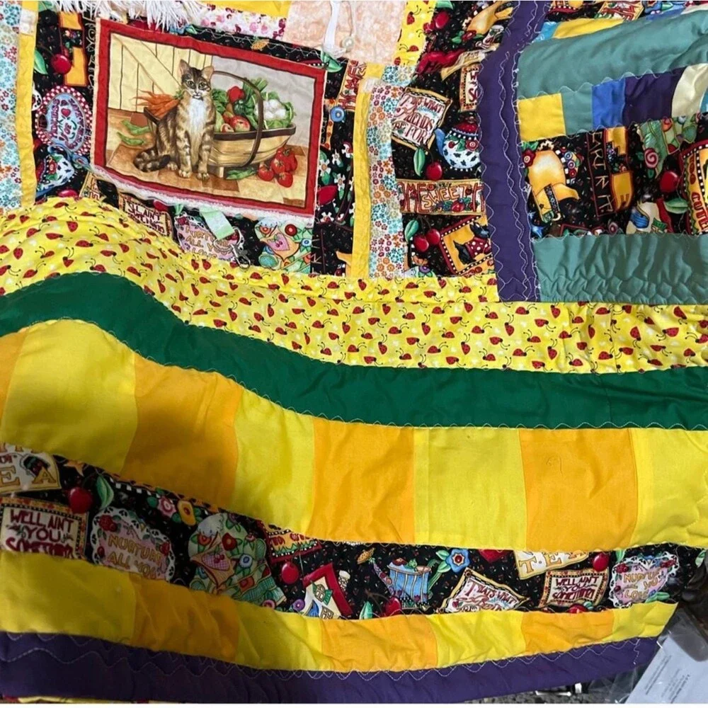 Lap quilt with fidget mat in center